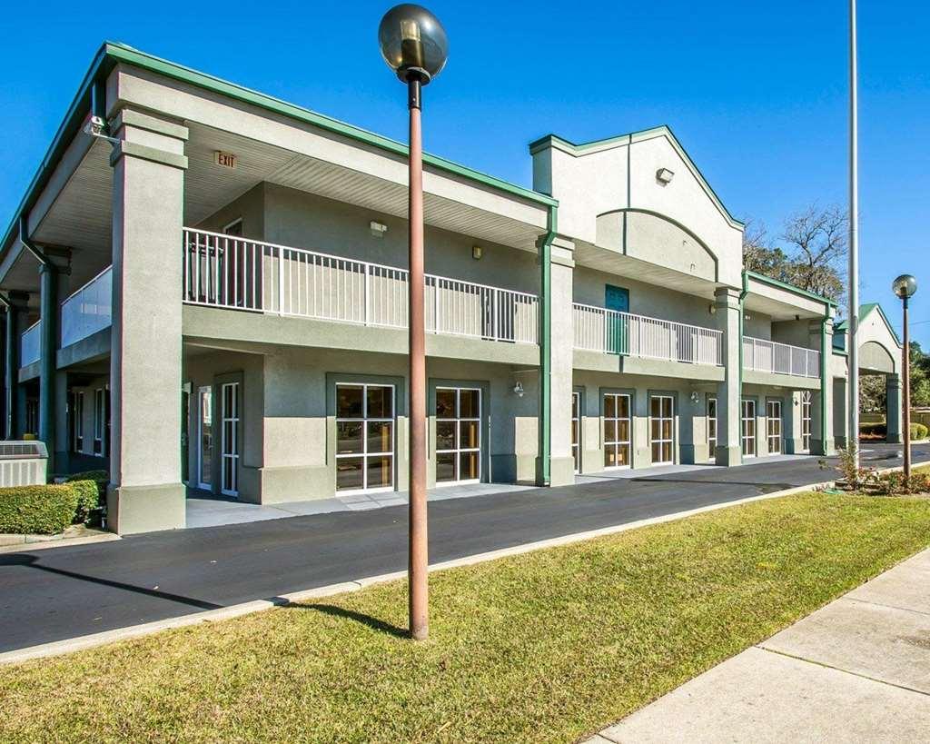 Quality Inn & Suites Near Panama City Beach Exterior photo
