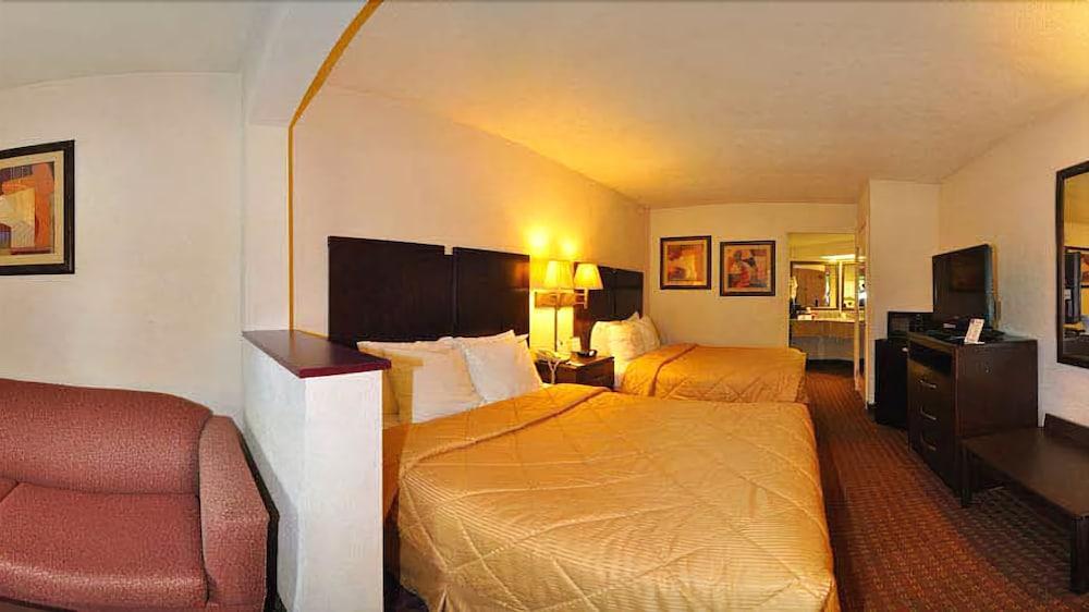 Quality Inn & Suites Near Panama City Beach Exterior photo