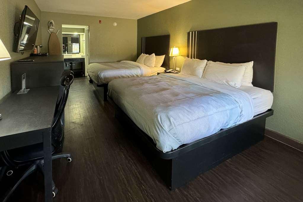 Quality Inn & Suites Near Panama City Beach Room photo