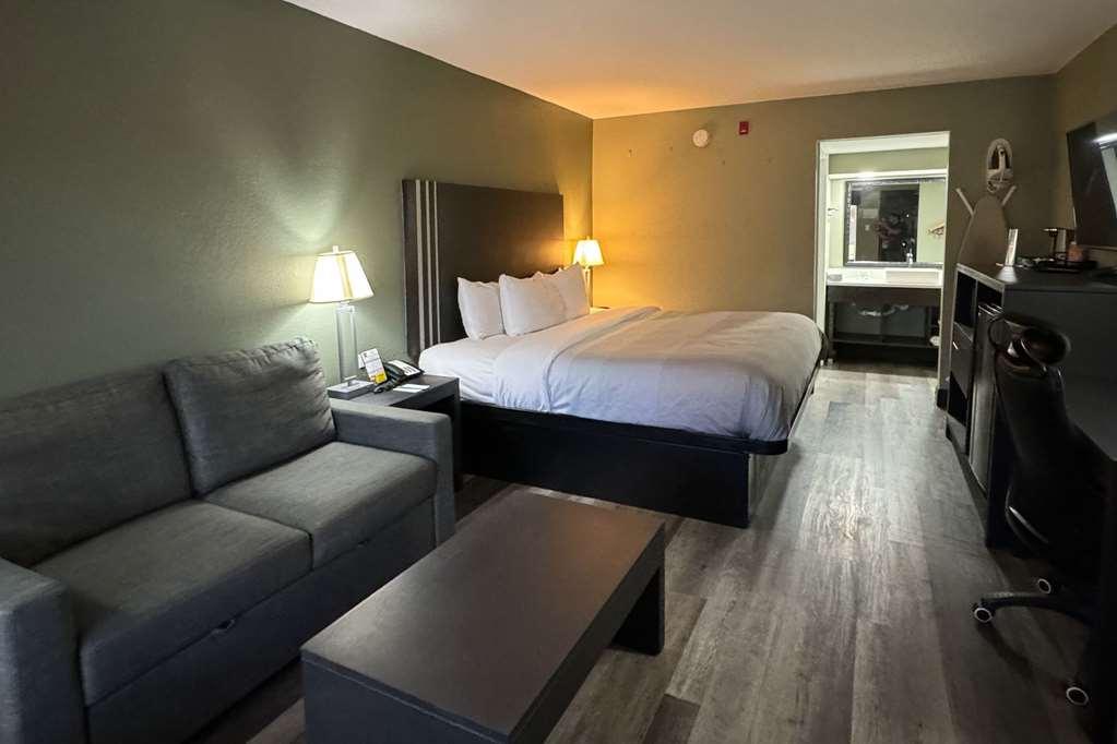 Quality Inn & Suites Near Panama City Beach Room photo