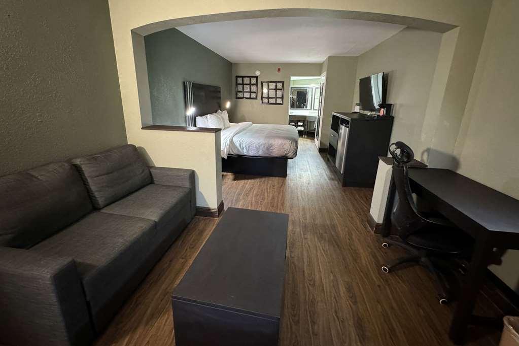 Quality Inn & Suites Near Panama City Beach Room photo
