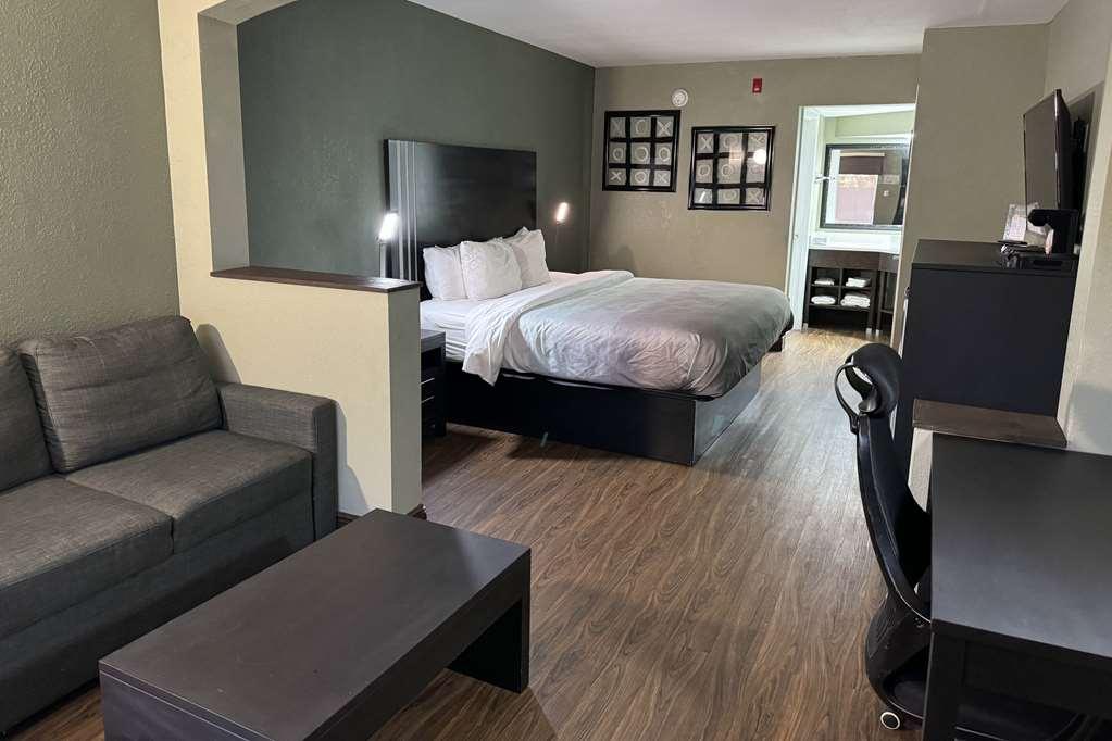 Quality Inn & Suites Near Panama City Beach Room photo