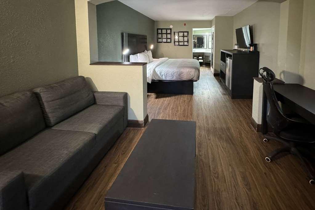Quality Inn & Suites Near Panama City Beach Room photo