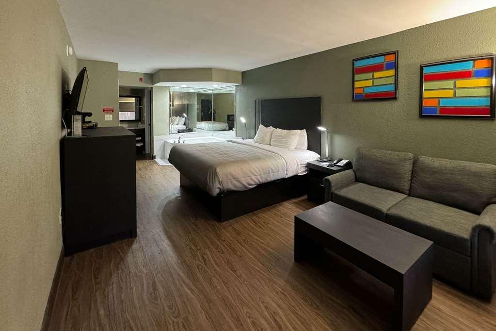 Quality Inn & Suites Near Panama City Beach Room photo