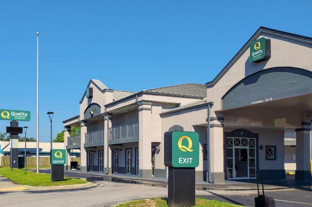 Quality Inn & Suites Near Panama City Beach Exterior photo