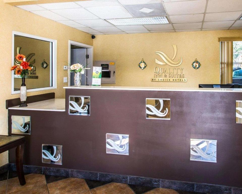 Quality Inn & Suites Near Panama City Beach Exterior photo