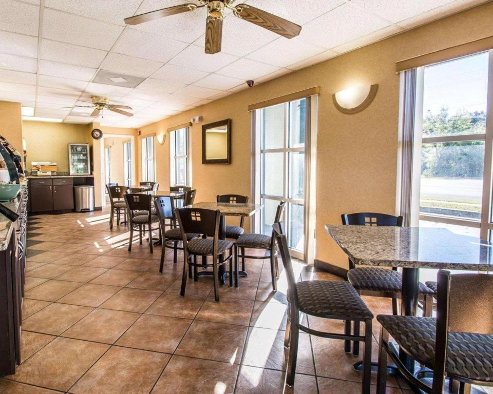 Quality Inn & Suites Near Panama City Beach Exterior photo