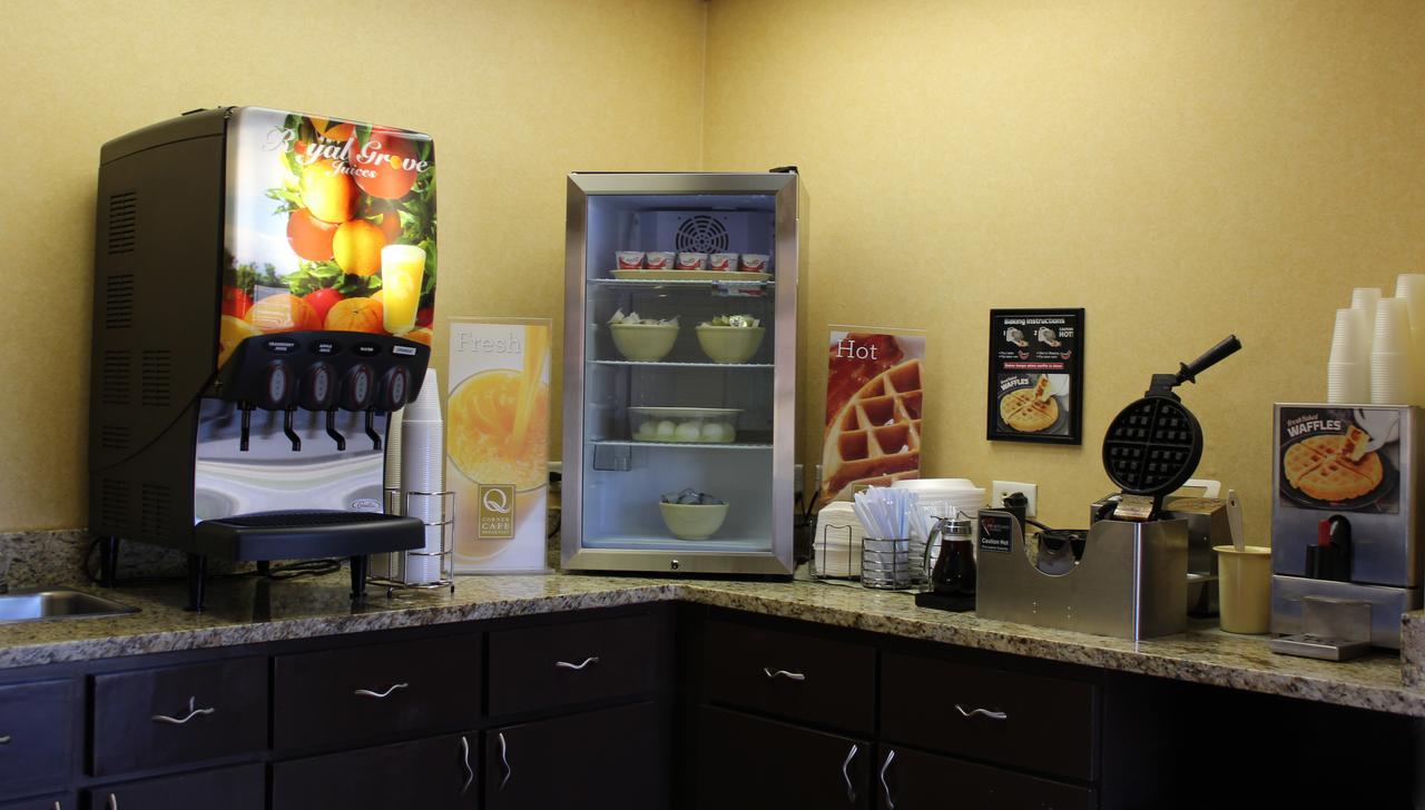 Quality Inn & Suites Near Panama City Beach Exterior photo